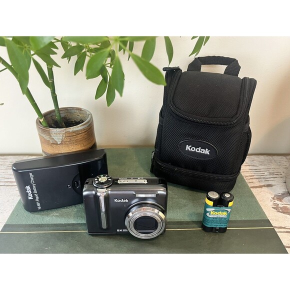 Kodak EasyShare Z885 8.1MP Digital Camera Complete W/Battery, Charger & Case - Picture 4 of 10